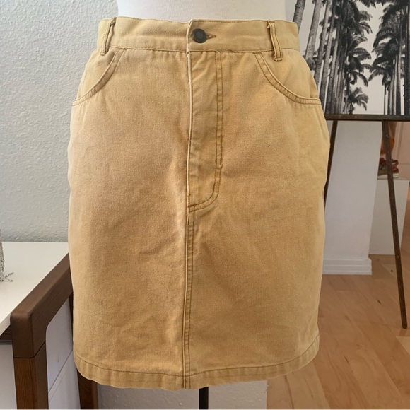 GAP Dresses & Skirts - GAP mellow yellow denim mini skirt; 4 pockets;zippered front closure.Size 11/12.